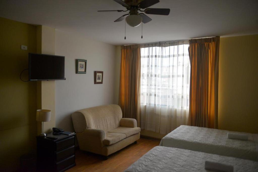 Hotel Las Condes Trujillo Esterno foto
