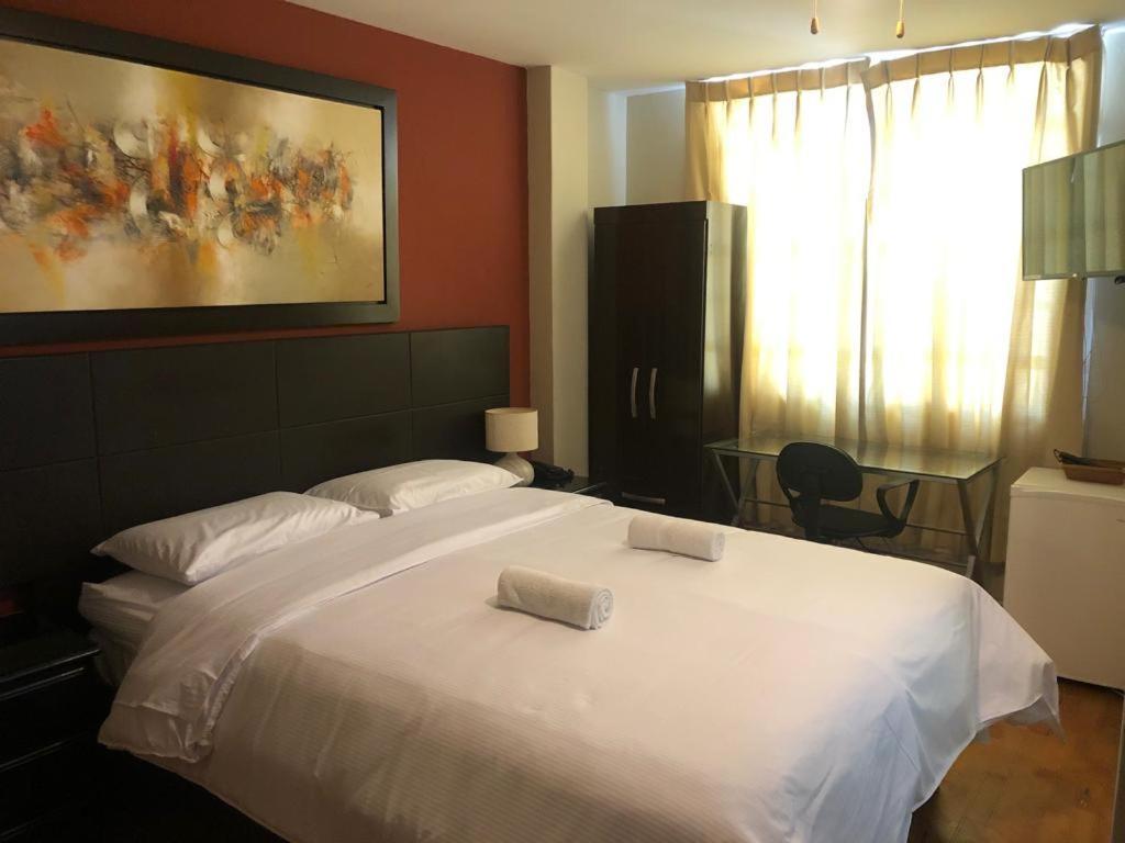Hotel Las Condes Trujillo Esterno foto